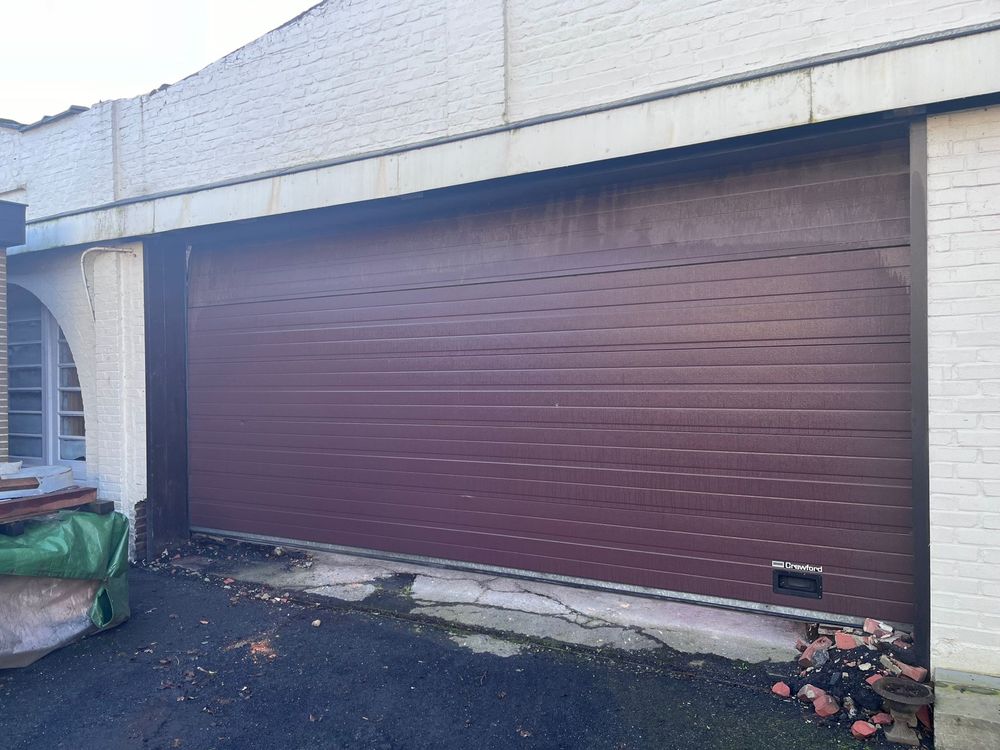 Brama garażowa panelowa firmy Crawford