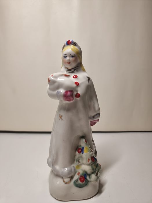 Статуэтка  Снегурочка с зайцем городница очень редко 1953 по 1957 год