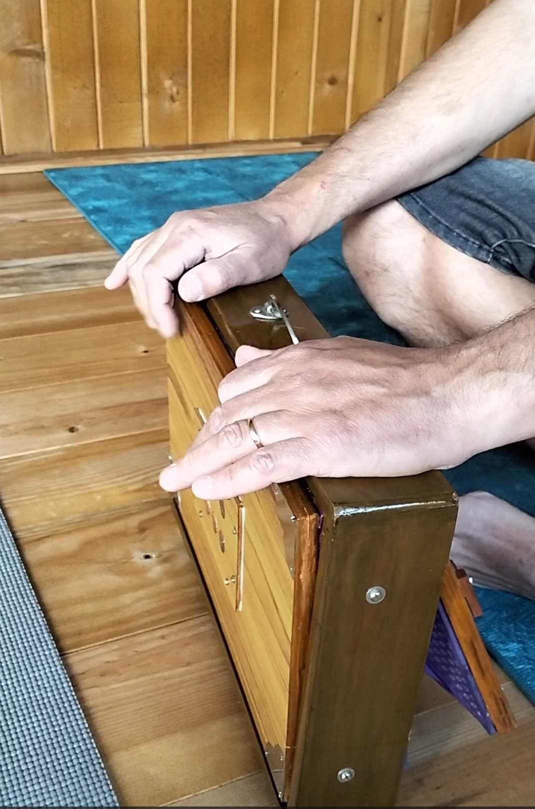 Shruti box - instrumento indiano