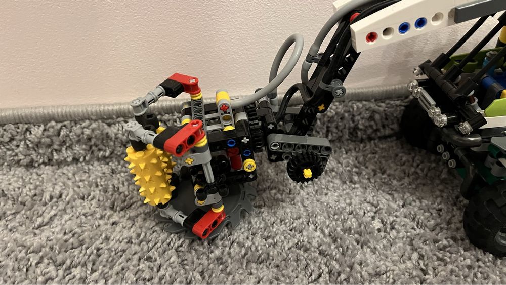 Klocki LEGO Technic Maszyna leśna 42080