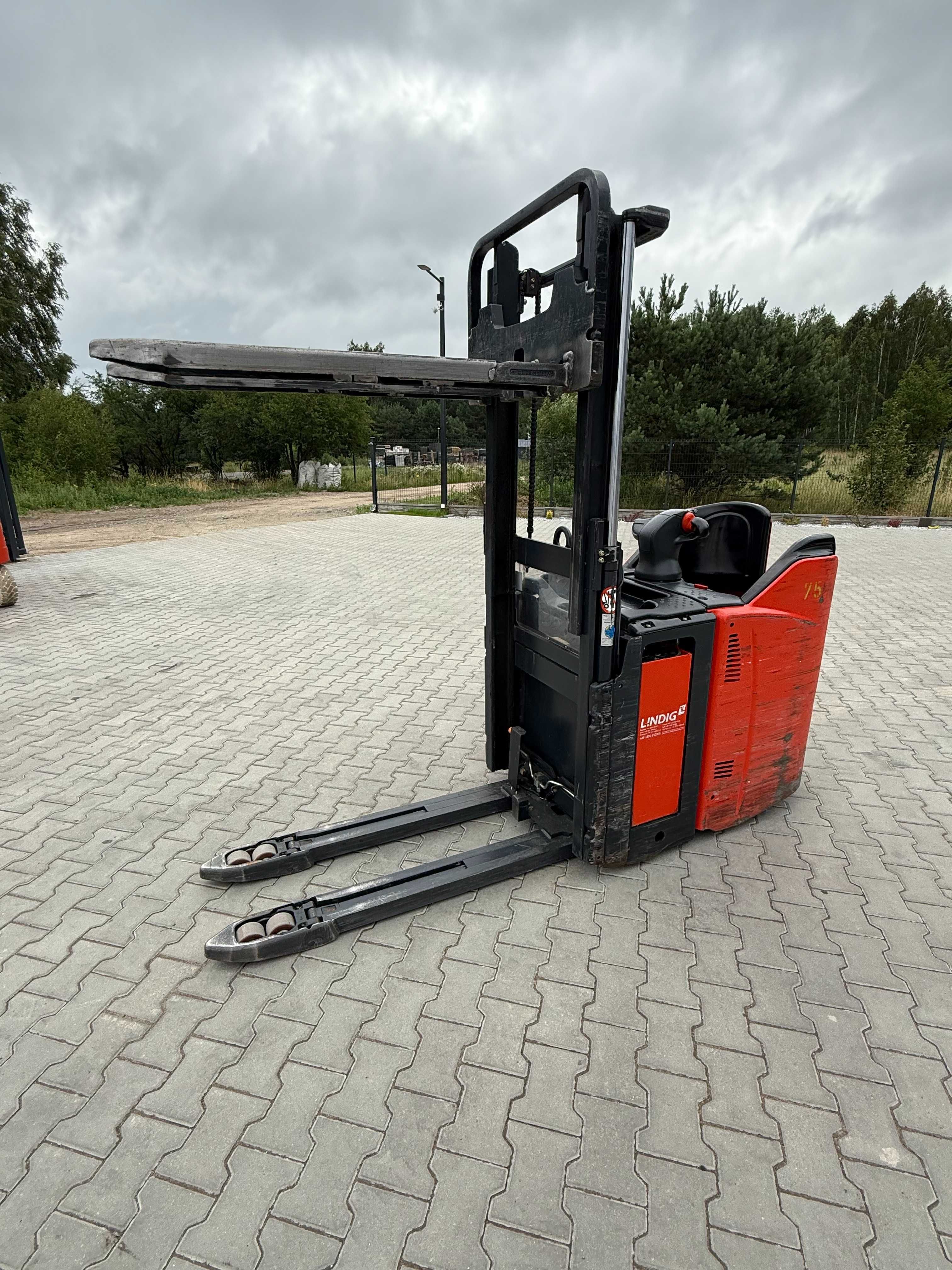 Wózek Paletowy Linde L12SP 2012 z Masztem 1,7m