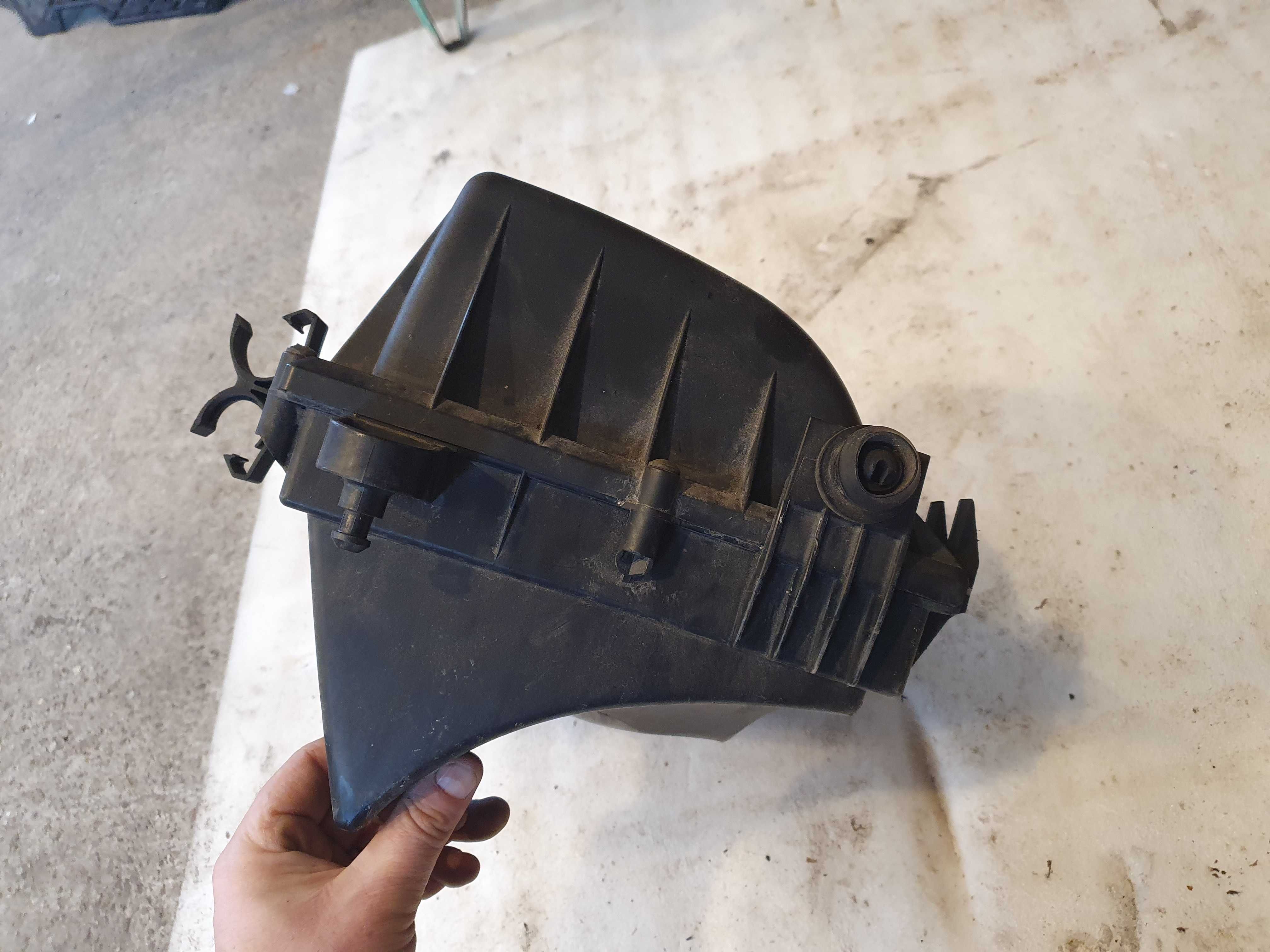 Obudowa filtra powietrza Opel signum Vectra C lift 1.9 cdti