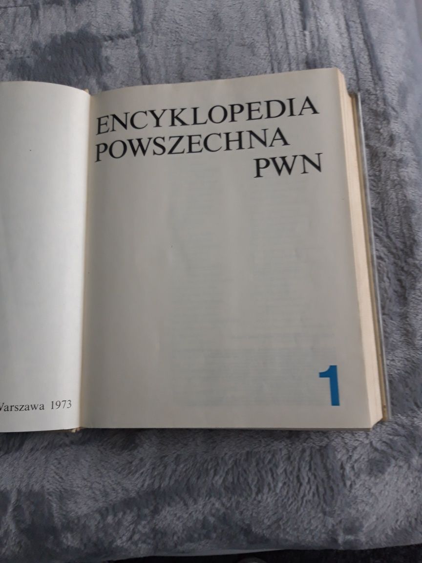 Encyklopedia PWN 4 tomy