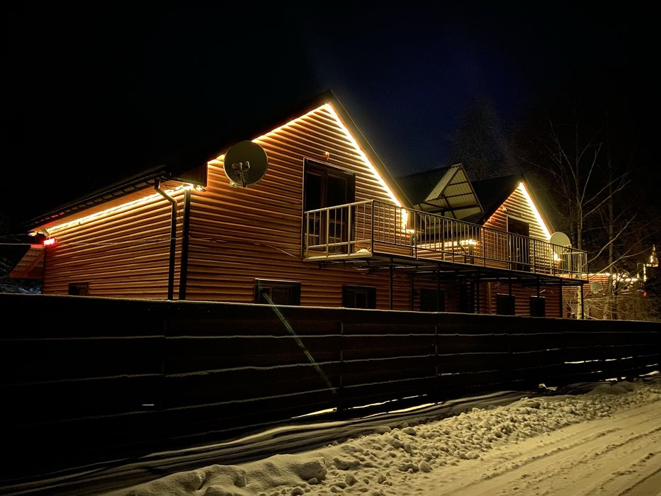 Відпочинок у Карпатах котеджі біля річки та лісу