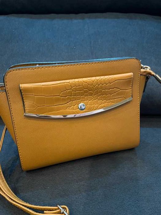 Mala amarelo mostarda