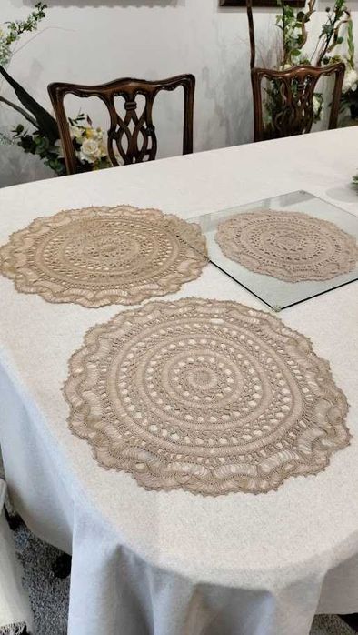 Naperons em crochet com linha muito delicada