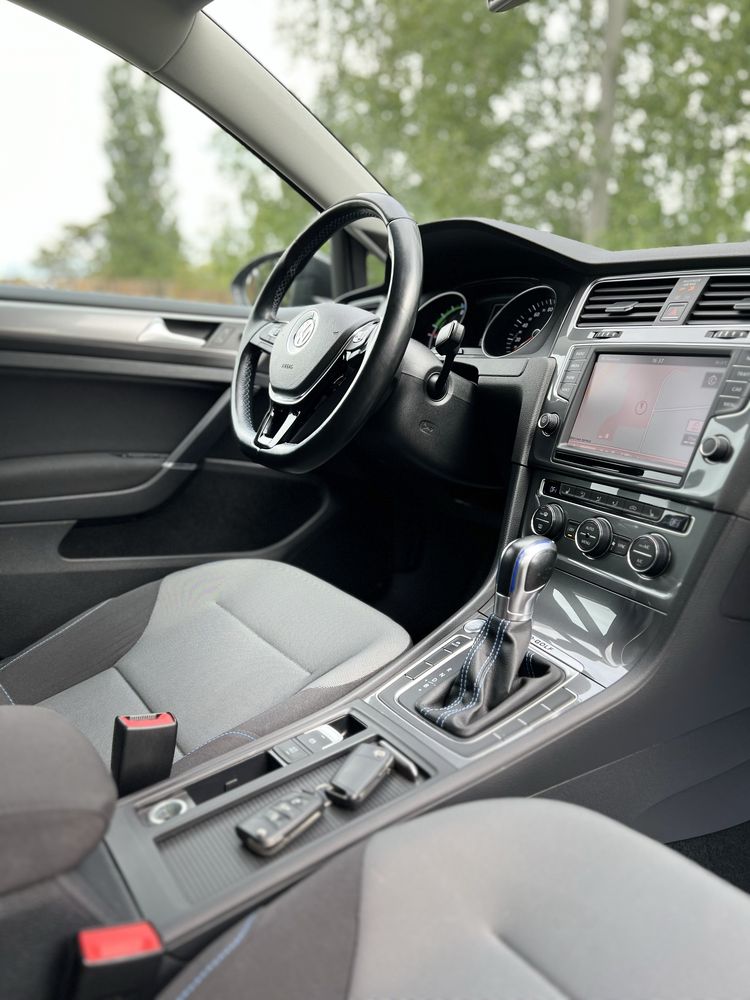 Volkswagen E-Golf 2015рік, 24 kWh, Comfort-line, Urano grey