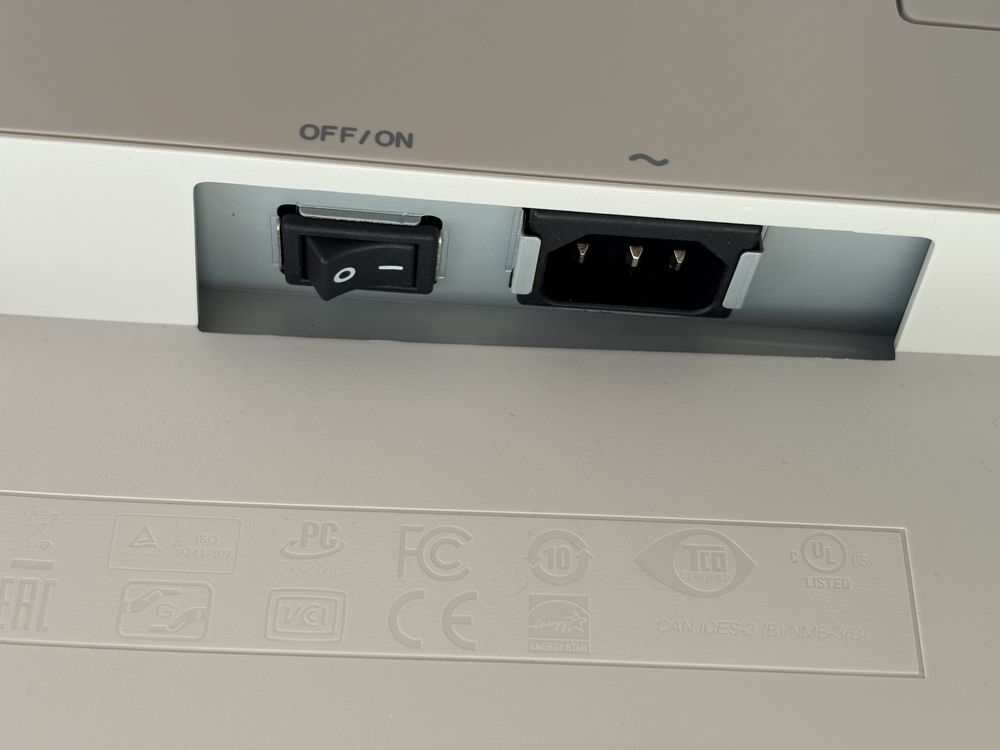 Monitor Asus bialy