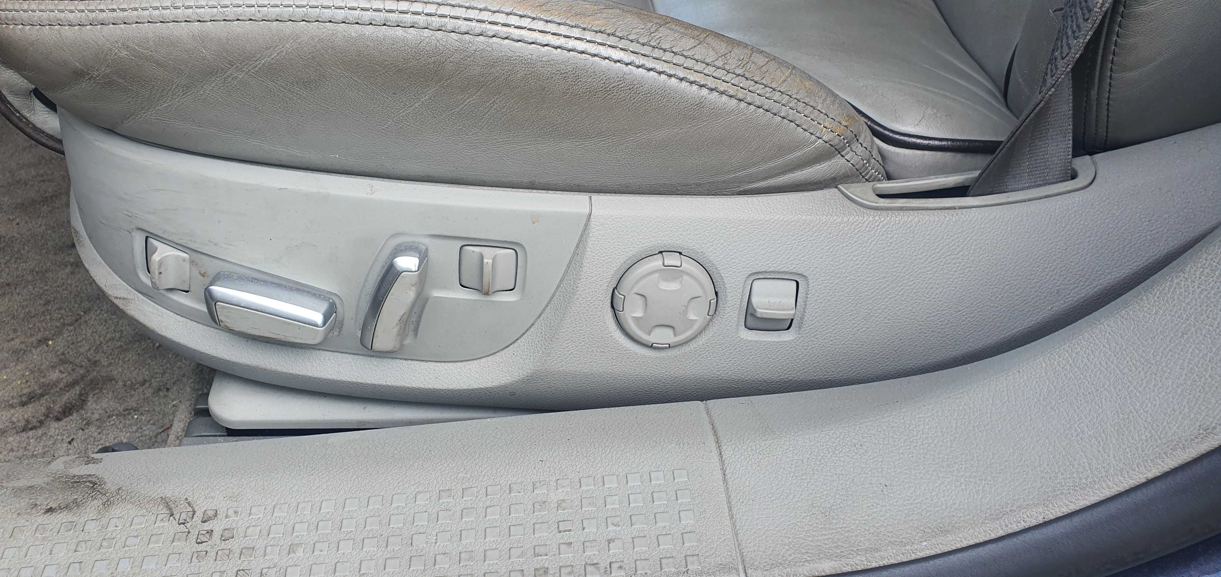 Audi / A8 4.2 V8 FSI quattro