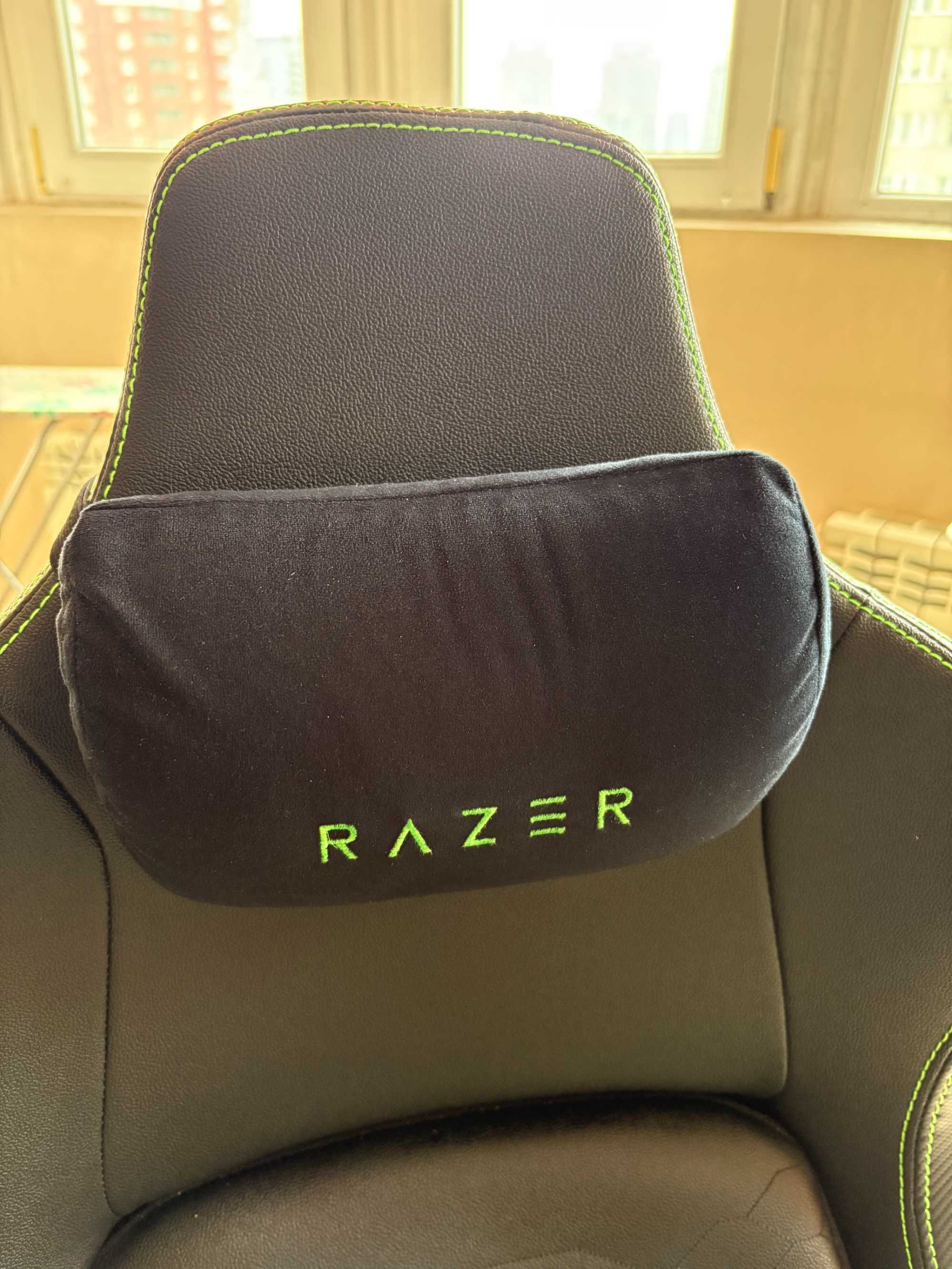 Ігрове комп'ютерне крісло Razer Iskur