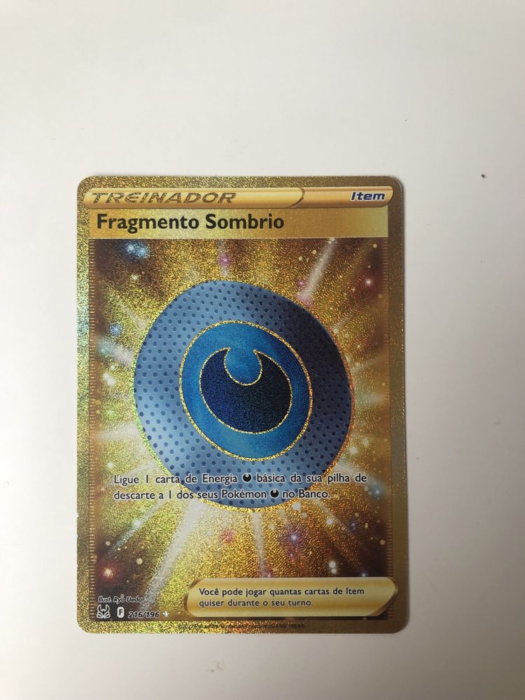 Carta Pokémon Fragmento Sombrio Dourada