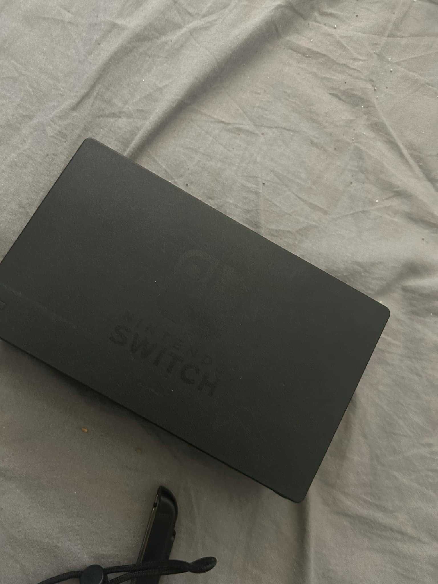 Konsola Nintendo switch + akcesoria + 2 gry GRATIS