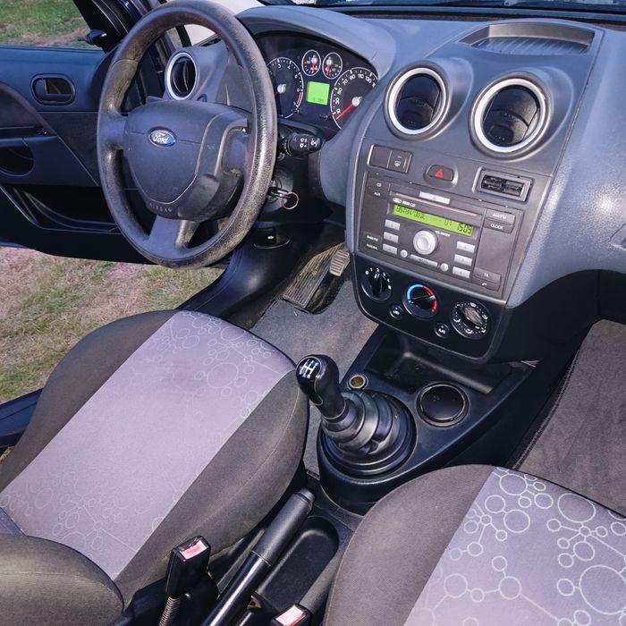Ford Fiesta mk6 lift 1,3i części W3