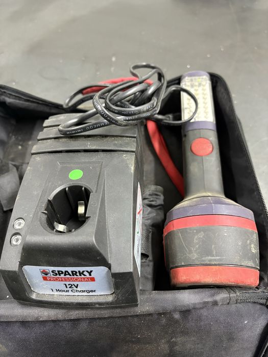 wiertarko-wkrętarka plus latarka akumulatorowa Sparky 12V.