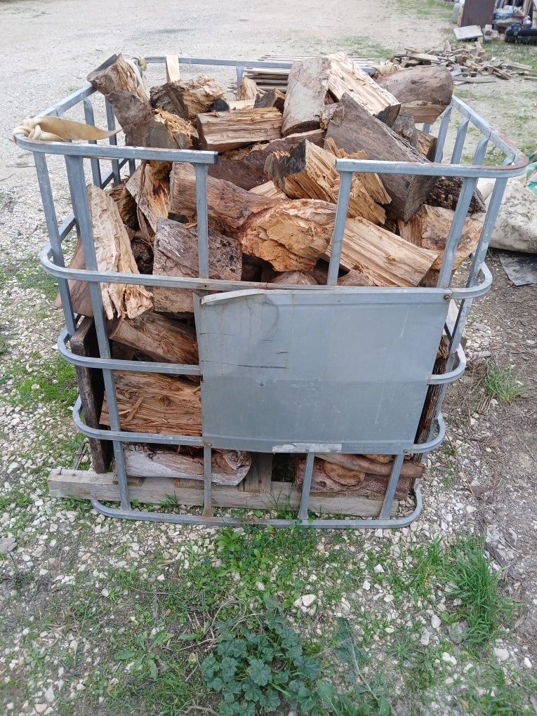 Lenha rachada para salamandras, lareiras