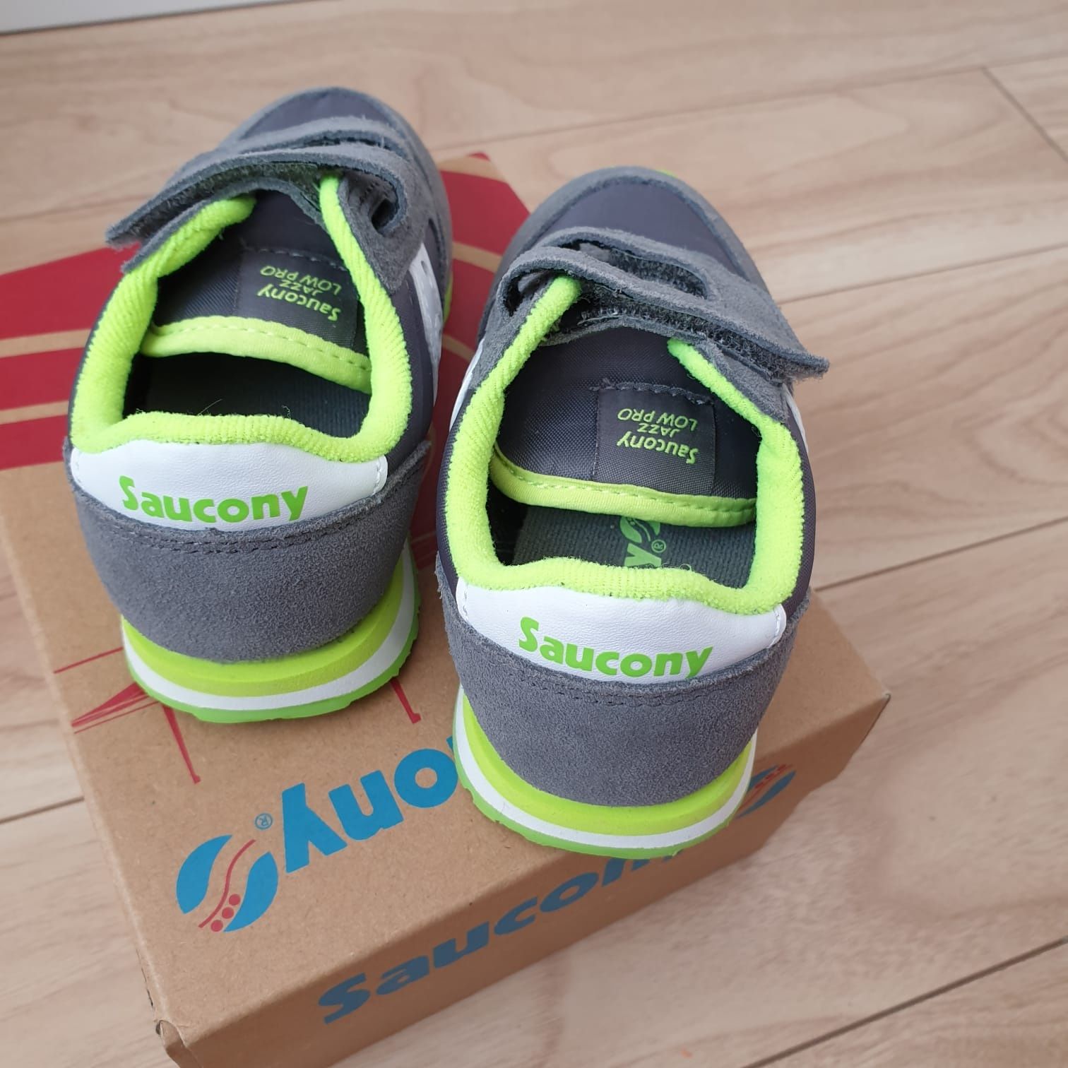 Śliczne buciki Saucony 23