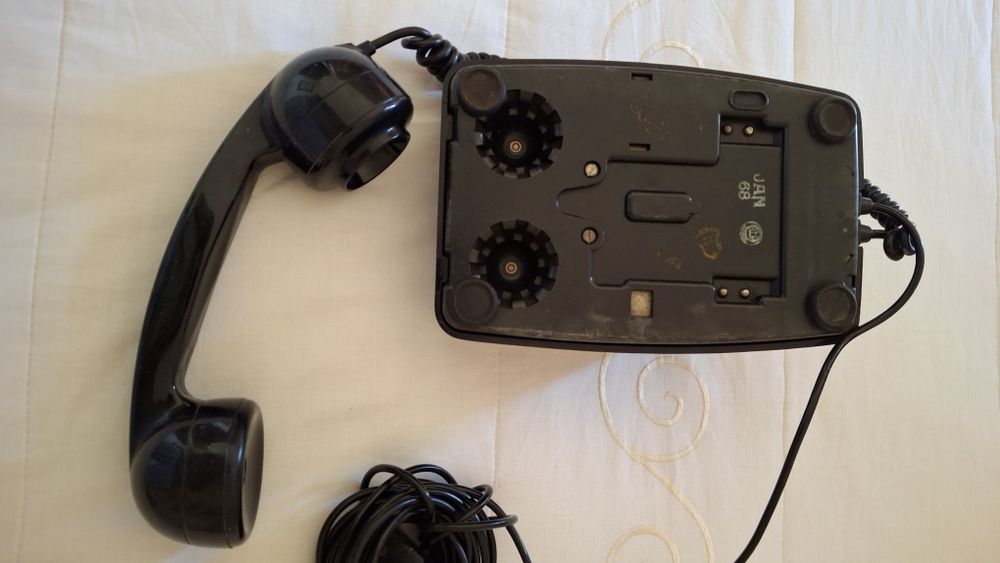 Telefone antigo em bom estado de conservação