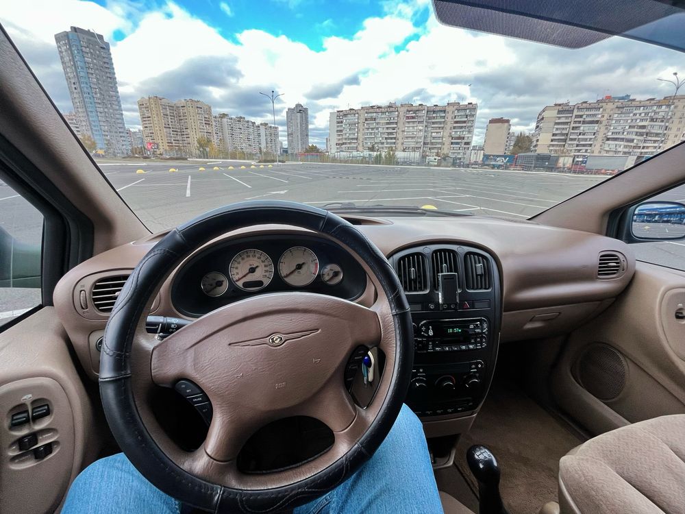 Авто Chrysler Grand Voyager 2.5 td, 2 ключа, документи, мінівен Skoda