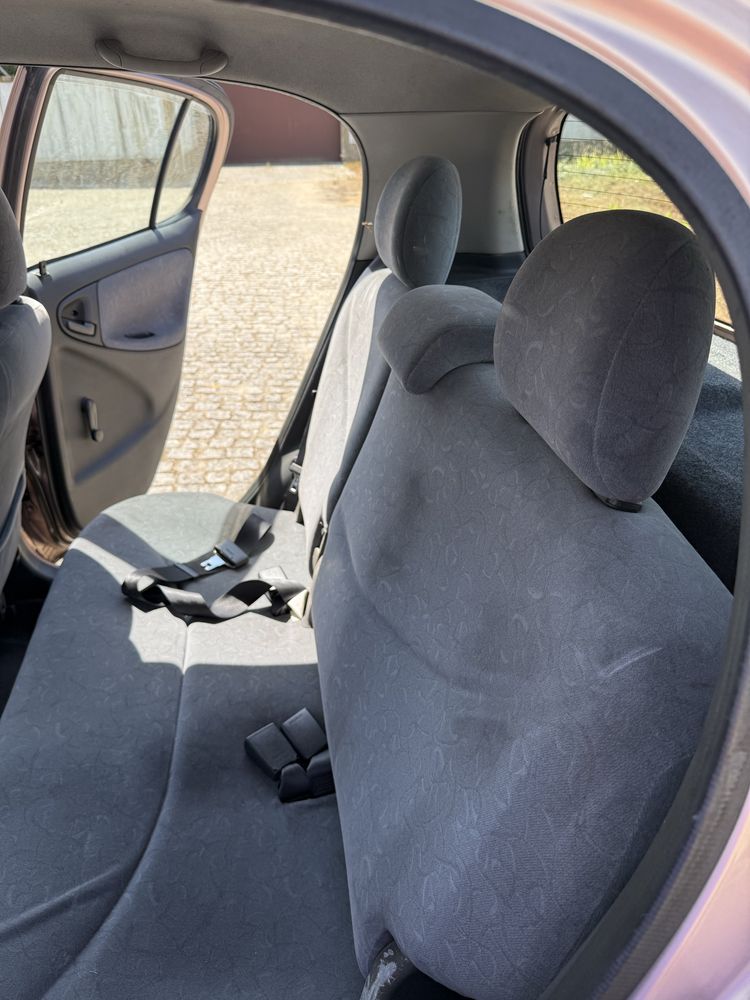 Carro Toyota Yaris VVT-I