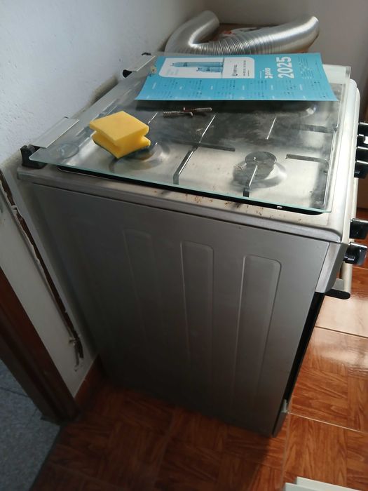 Vendo fogão com botigas de gás