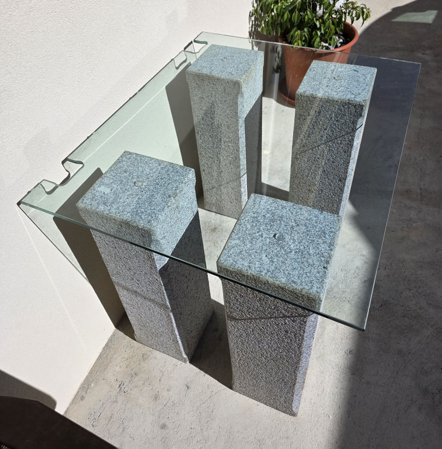 Mesa de centro com tampo de vidro