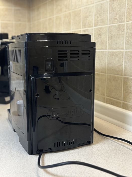 Кавоварка Delonghi ECAM