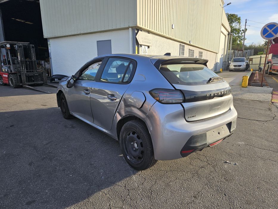 Peugeot 208 II Active PureTech 1.2 THP 130CV de 2023 para peças