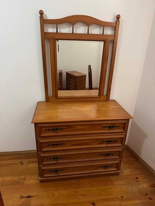 Conjunto cama em madeira de pinho