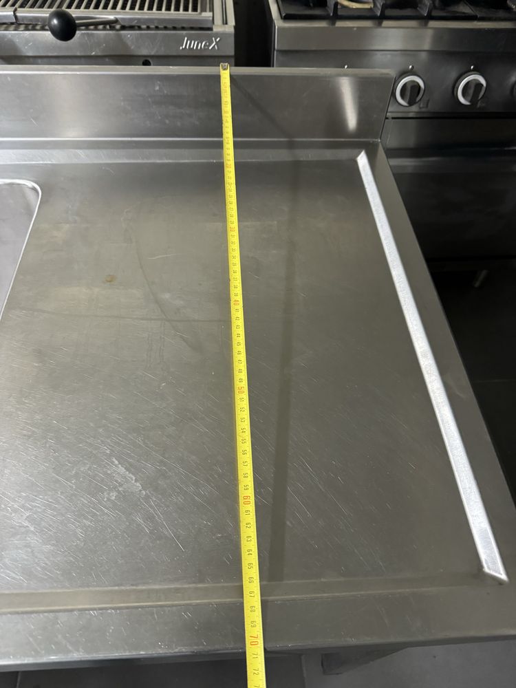 Bancada /escaparate em aço inox com pia e torneira