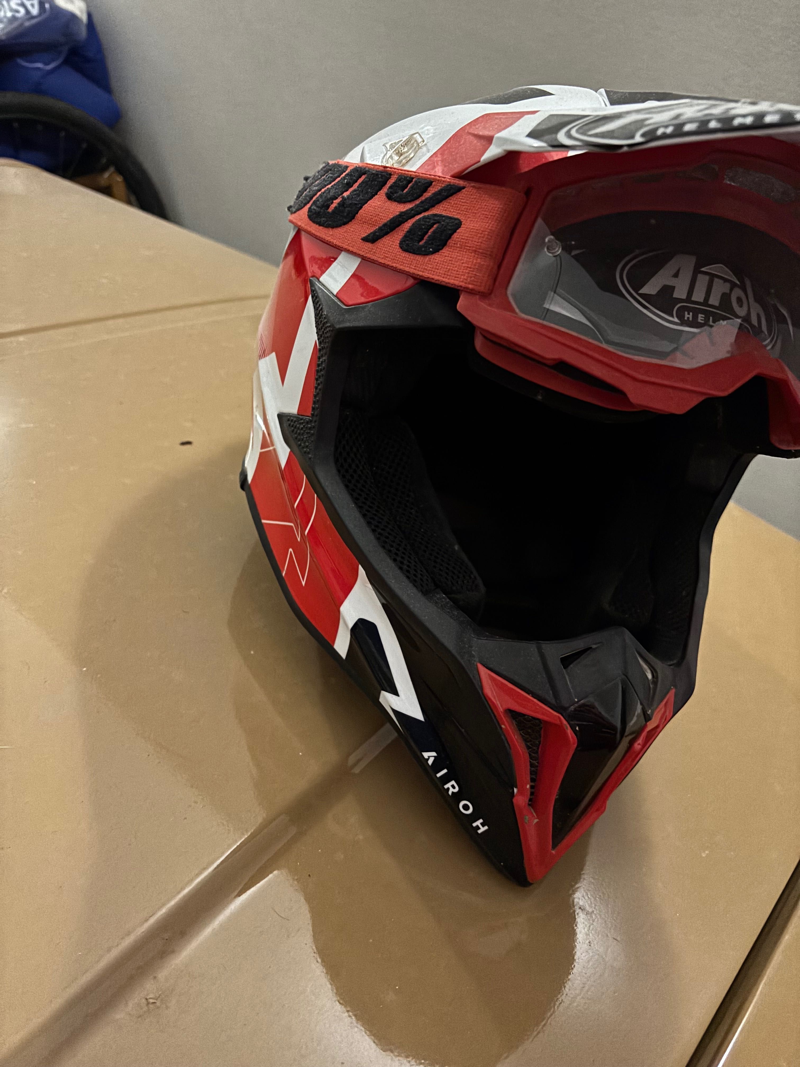 Capacete Airoh  L Como novo com Oculos