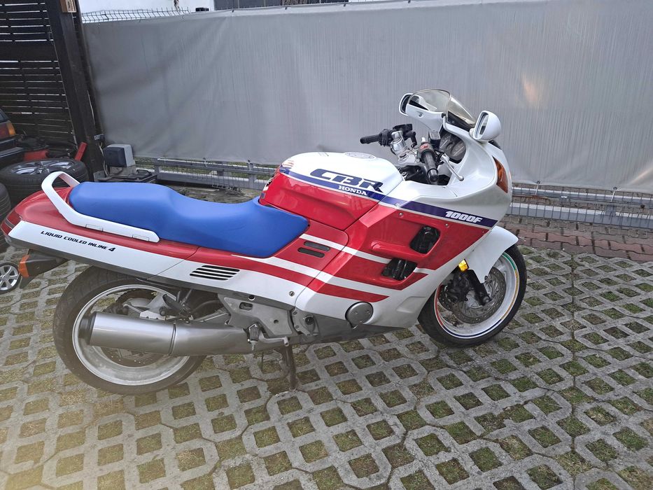Honda CBR 1000F sc-24