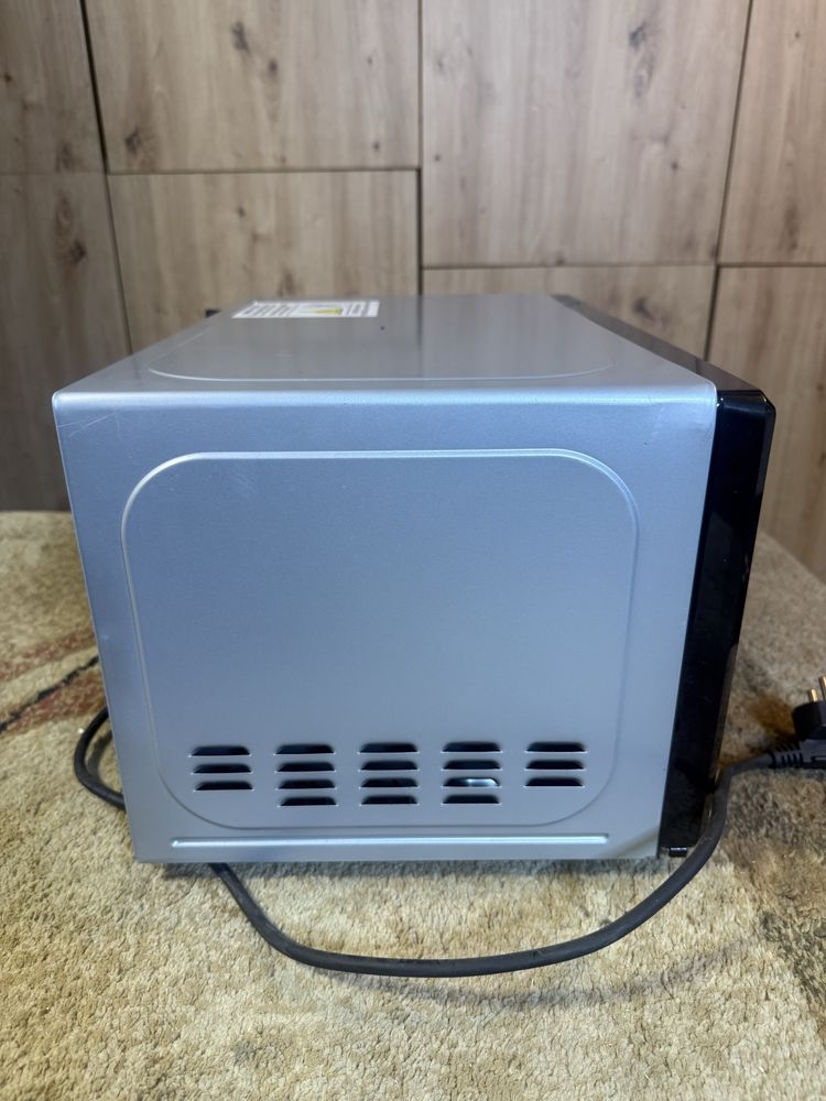 Cecotec Kuchenka mikrofalowa 20l z grillem Grandheat 3150