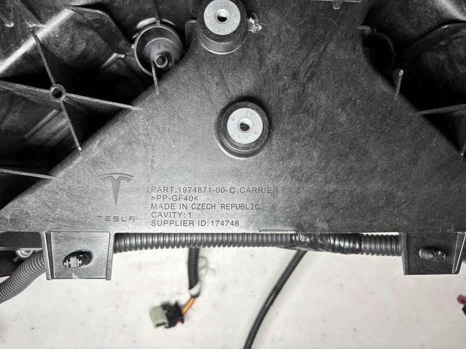 Телевізор комплектний Tesla Model Y Juniper 2025+, оригінал, новий