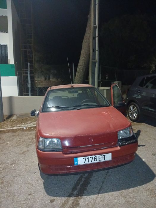 Renault clio 1.2 gasolina *acidentado*