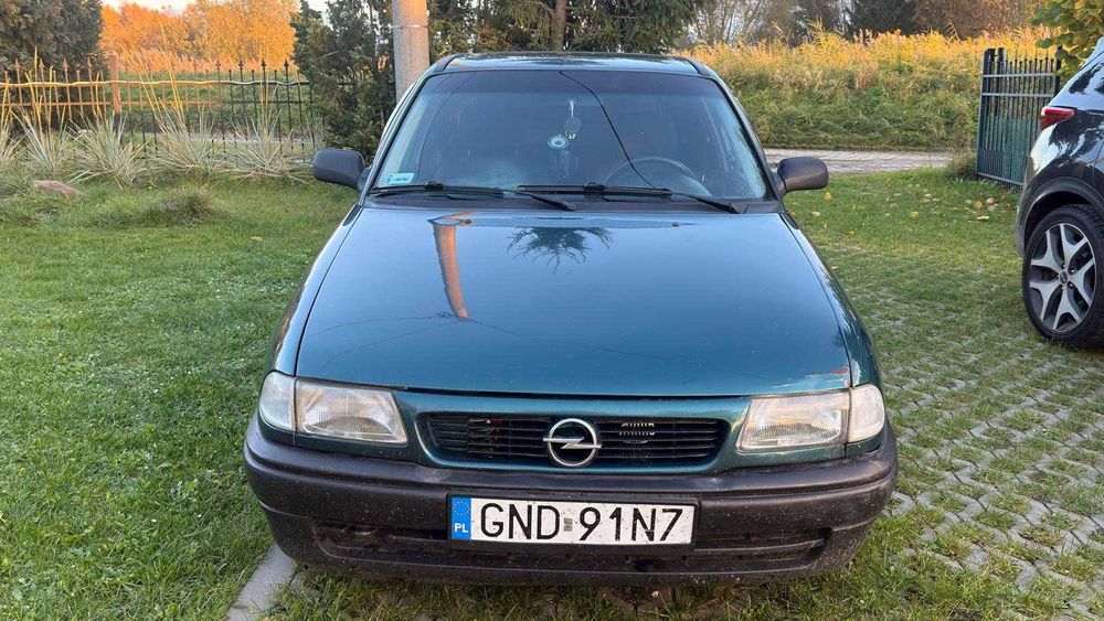 Sprzedam Opla Astrę rocznik 1995 1.6   benzyna 184 tys