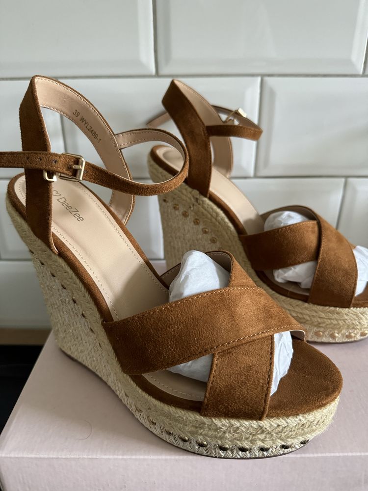 Sandały na koturnie w stylu Boho. DeeZee Camel r. 39. Jak nowe!