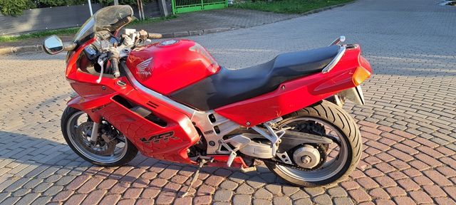 Honda VFR 750 w cenie motorynki