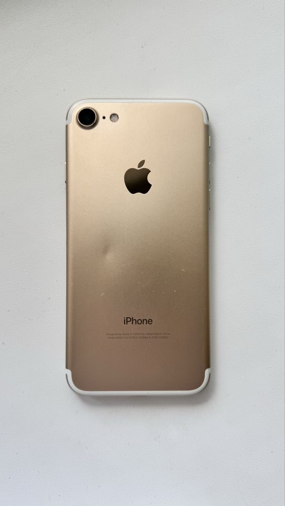 Продам IPhone 7 32 Gb Gold