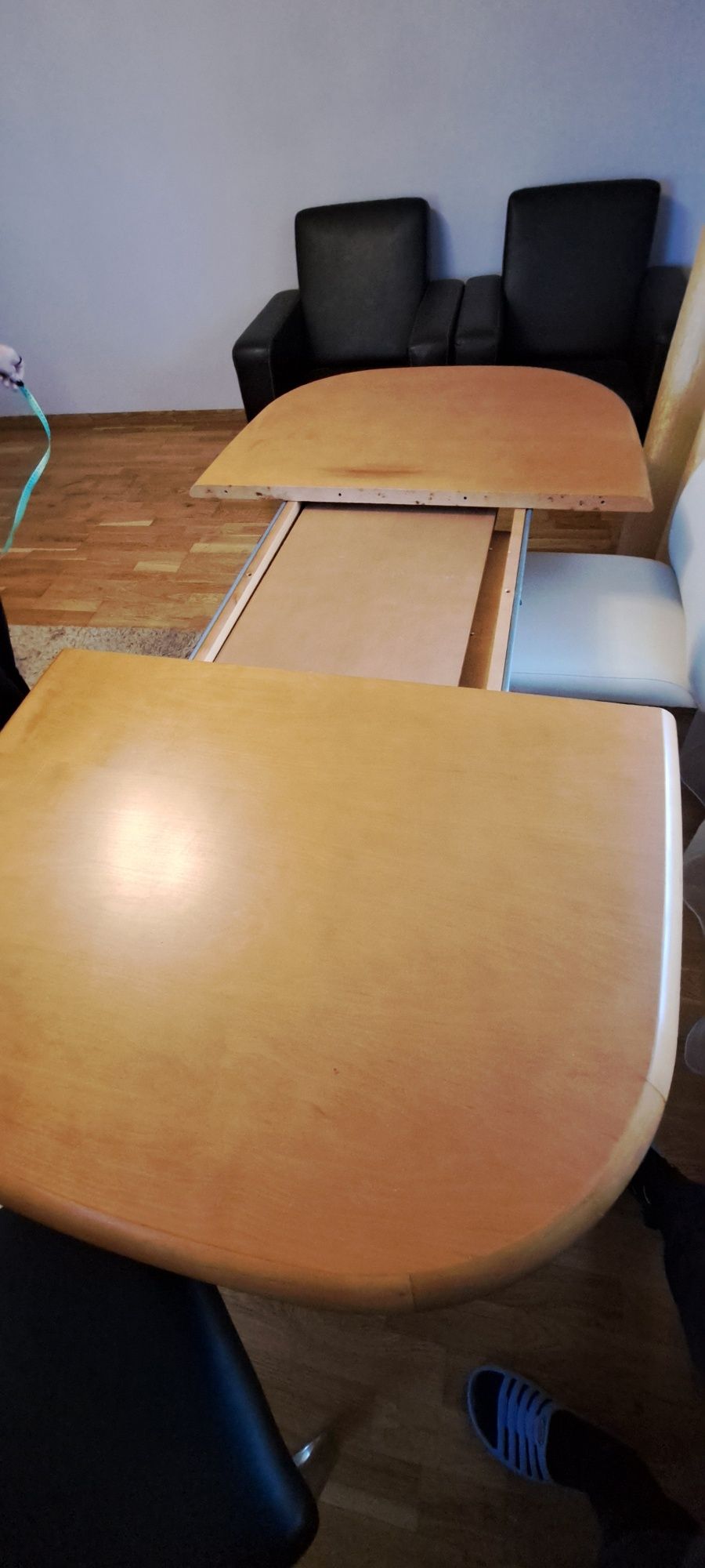 Stół drewniany pożadny