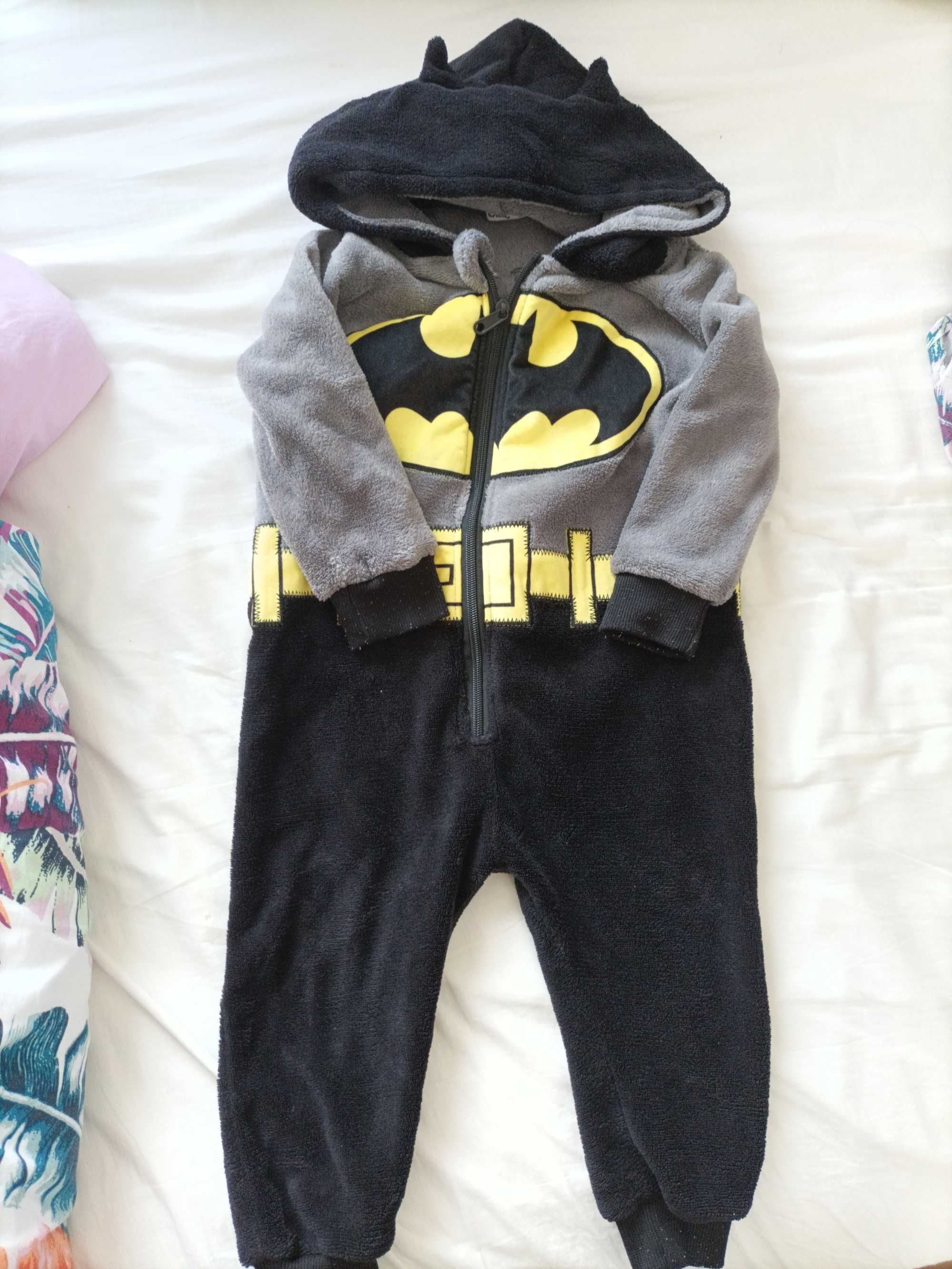 Sprzedam używaną piżamkę Batman polarową z Sinsay 98/104