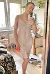 Sukienka midi beżowa dopasowana prążkowana S beige fitted dress