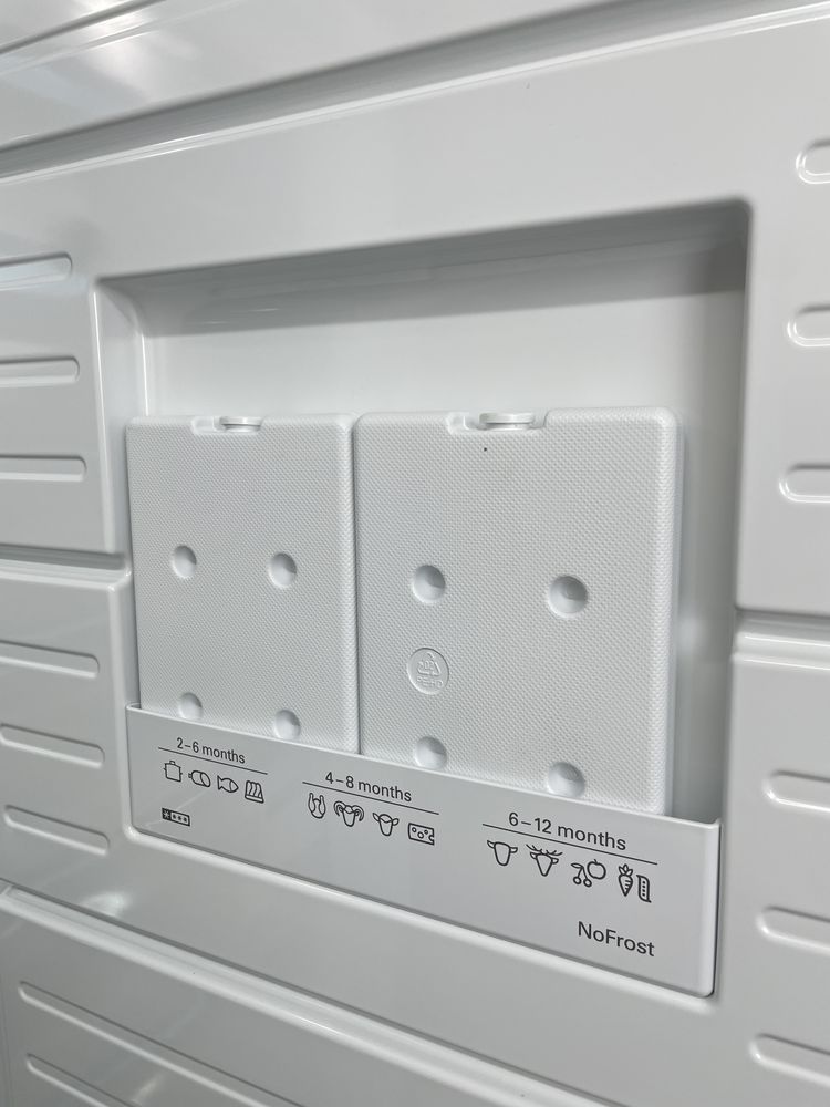 НОВА Морозильна камера Siemens GS58NAW41 400 л