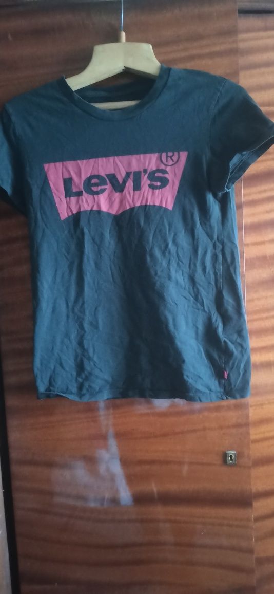 Продам футболку Levi's