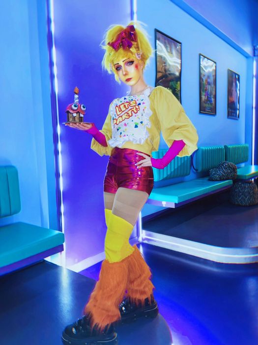 Той Чика ФНАФ косплей