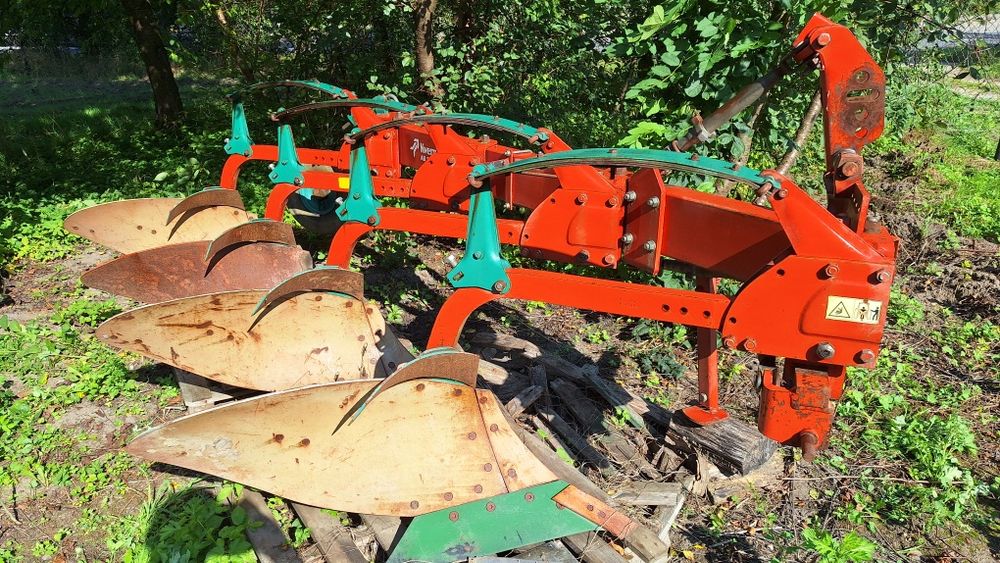 Plug Kverneland Model AB 4skibowy vario 4x od 35 do 50 cm  skiba