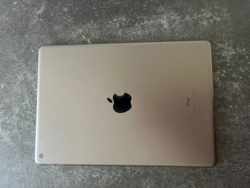 iPad 10.2 9 generacji 64gb Gwiezdna Szarość w świetnym stanie Wi-Fi