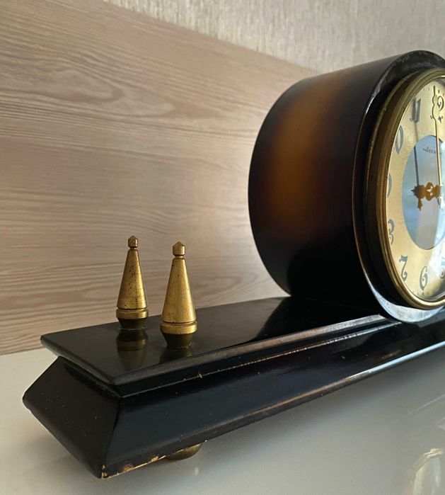 Продам старинные часы Весна