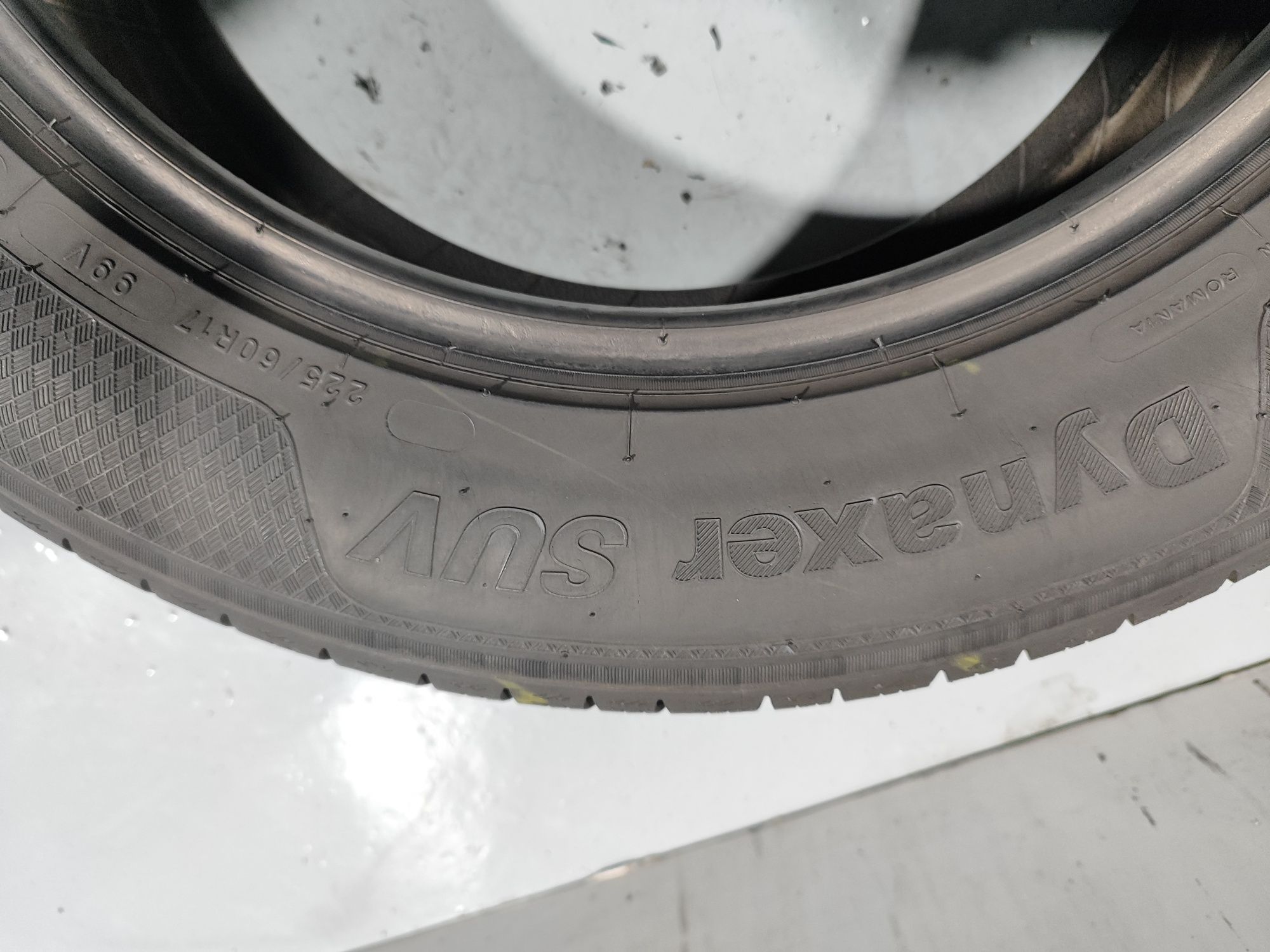 2 pneus semi novos 225-60R17 Kleber - Oferta dos Portes