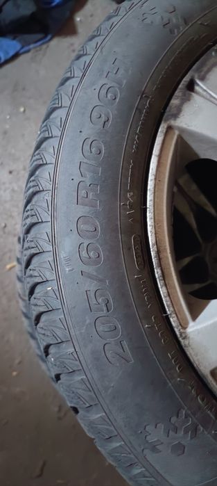 Felgi  opony  - aluminiowe  205/60 R16. 3szt  stalowe 205/65 R15