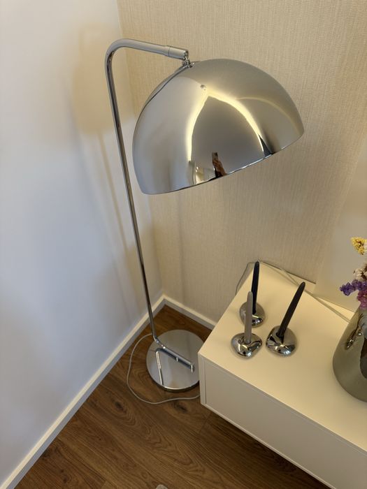 Candeeiro da AREA STORE de pé metalizado